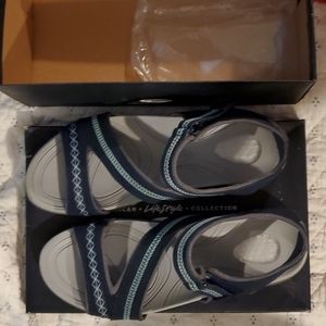 Dr Scholl's Navy Blue Adjustable Sandal size 10 Never Worn Store Display